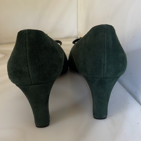 BALLY green suede heels with logo on front bow. - Picture 7 of 14